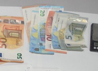 In casa cocaina, sostanza da taglio e materiale per confezionare le dosi: nei guai 46enne leccese