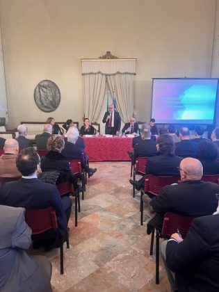 Presentato in Prefettura l’Atto di indirizzo in materia di tutela delle condizioni di lavoro negli appalti - Corriere Salentino