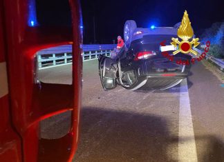 Auto si ribalta: tempestivo l’intervento dei Vigili del Fuoco. Due feriti in ospedale