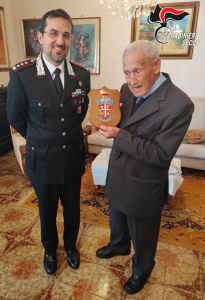 Una vita con la divisa dell'Arma, soffia 100 candeline: l'omaggio dei carabinieri al maresciallo Bolognino - Corriere Salentino