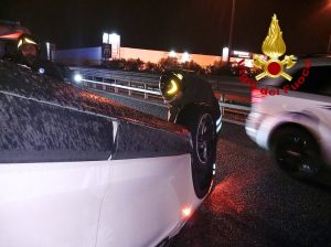 Incidente sulla statale: scontro tra due auto, una si ribalta. Illesi gli occupanti - Corriere Salentino