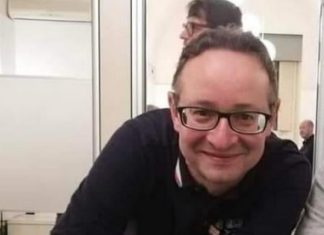 Stroncato da un malore fulminante mentre lavora, inutili i soccorsi per un medico 57enne