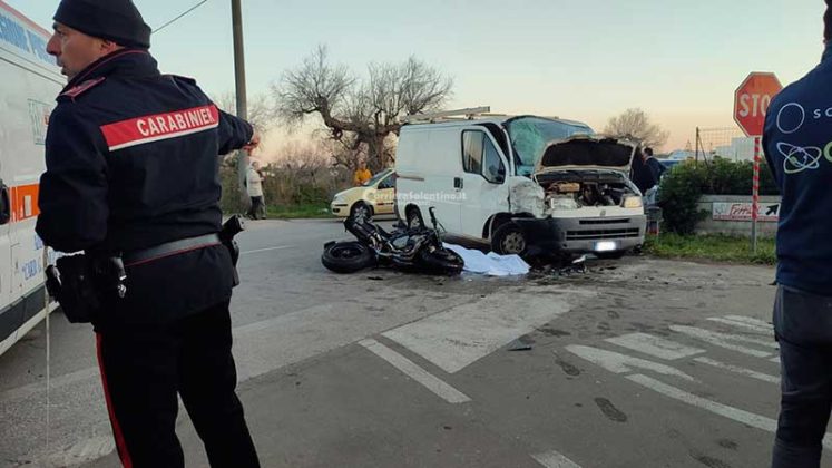 Schianto tra moto e furgone sulla 275, nulla da fare per un giovane motociclista - Corriere Salentino