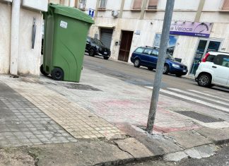 Lecce, la protesta di alcuni residenti per il “degrado del Quartiere San Lazzaro”. “Siringa lasciata a terra per tre giorni, barriere architettoniche e strisce pedonali consumate”