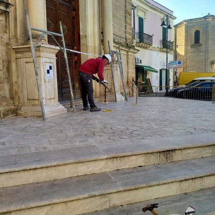 Avviati, oggi, a Novoli i lavori di messa in sicurezza dell’antica chiesa matrice ed il ripristino della viabilità in piazza Aldo Moro - Corriere Salentino