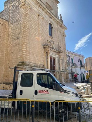 Avviati, oggi, a Novoli i lavori di messa in sicurezza dell’antica chiesa matrice ed il ripristino della viabilità in piazza Aldo Moro - Corriere Salentino