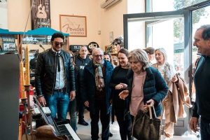 L’incontro di Adriana Poli Bortone con i commercianti e i residenti di Piazza Ludovico Ariosto: “Lavori fatti, disfatti e poi rifatti: disagi continui” - Corriere Salentino