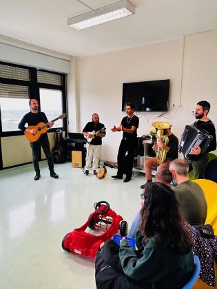 Pizzica in Corsia, mattinata in ospedale con Antonio Castrignanò & Taranta Sounds - Corriere Salentino