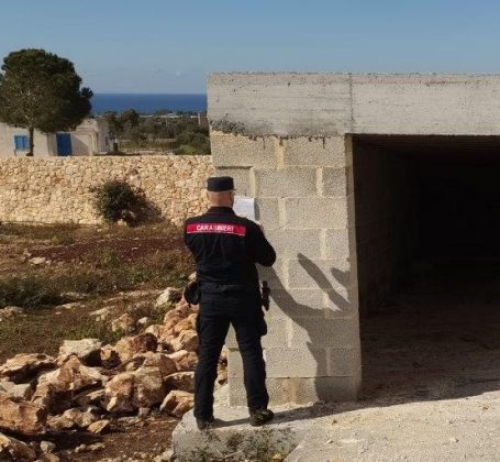 Garage in costruzione senza permessi e in zona sottoposta a vincolo: sequestro e denuncia - Corriere Salentino