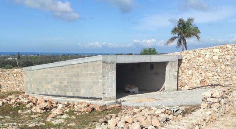 Garage in costruzione senza permessi e in zona sottoposta a vincolo: sequestro e denuncia - Corriere Salentino