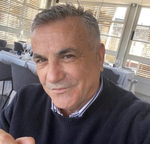 Presentazione a Trepuzzi per il libro di Cateno De Luca e Vito Leone viene nominato coordinatore provinciale per Lecce del movimento del leader Sud chiama Nord - Corriere Salentino