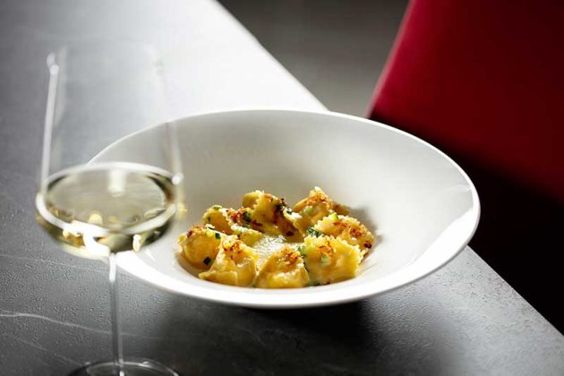 Classé Restaurant: a Lecce l’alta cucina si fonde con l’arte dello chef Ivan Tronci e la passione di Simone De Mitri. Il racconto di un’avventura di successo con le parole dei suoi protagonisti - Corriere Salentino