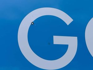 Intimidazione al proprietario del lido: un messaggio inquietante compare sull'insegna dello stabilimento - Corriere Salentino