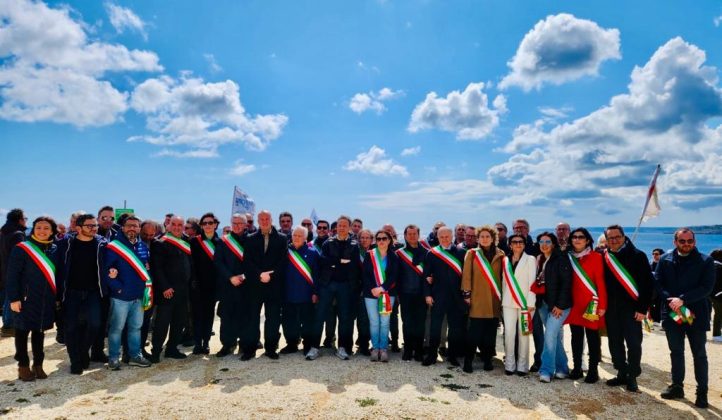 Eolico offshore, Pagliaro: "Il Salento si ribella all'invasione: un esercito pacifico a Porto Miggiano contro le pale in mare" - Corriere Salentino