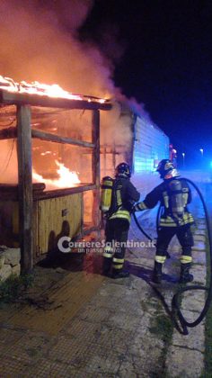 Fiamme in riva al mare, incendio distrugge il "Kilometrozero": la condanna del sindaco Filoni - Corriere Salentino