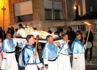Processione Venerdì Santo, dopo molti anni torna la tradizione dei confratelli incappucciati a Specchia