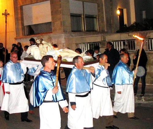 Processione Venerdì Santo, dopo molti anni torna la tradizione dei confratelli incappucciati a Specchia - Corriere Salentino