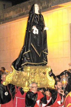 Processione Venerdì Santo, dopo molti anni torna la tradizione dei confratelli incappucciati a Specchia - Corriere Salentino