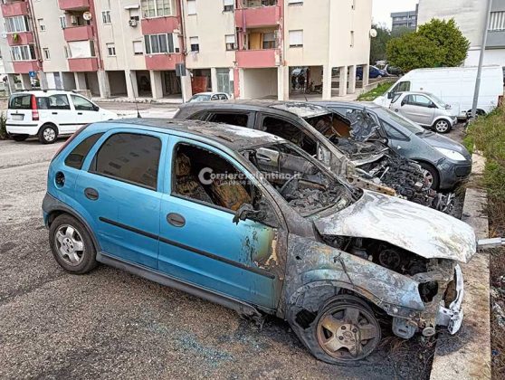 Terzo incendio in pochi giorni, ancora fiamme in via Pistoia: due auto distrutte, un terzo mezzo danneggiato - Corriere Salentino