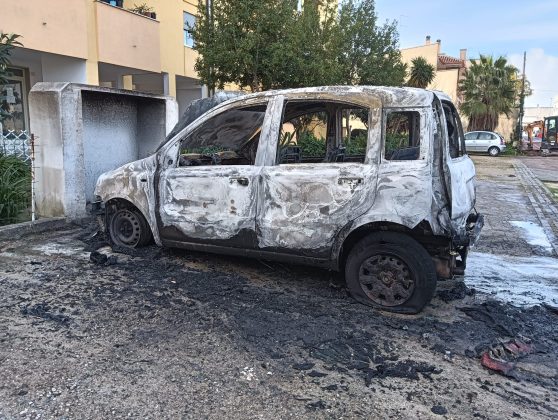 Notte "rovente" in due comuni della provincia: tre auto distrutte dal fuoco, una quarta danneggiata - Corriere Salentino