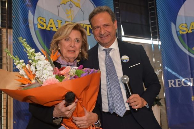 Entusiasmo travolgente al Tiziano per il convegno organizzato dal MRS con il ministro Fitto e la sen. Poli Bortone, candidato sindaco di Lecce - Corriere Salentino