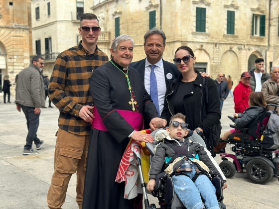 Domenica delle Palme, Cuore Amico: emozioni e solidarietà in piazza Duomo con Monsignor Seccia - Corriere Salentino