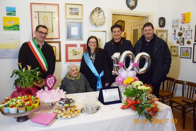Veglie festeggia due nonnine centenarie - Corriere Salentino