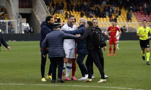 Ufficiale, Lecce: D'Aversa esonerato dopo la testata a Henry - Corriere Salentino