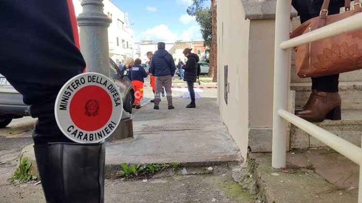 Agguato in pieno giorno nel centro di Casarano, ucciso il trentaduenne Antonio Afendi. Due uomini in caserma - Corriere Salentino