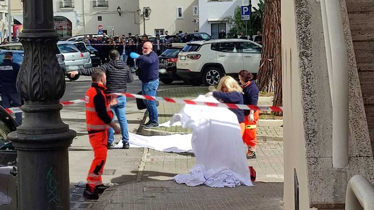 Agguato in pieno giorno nel centro di Casarano, ucciso il trentaduenne Antonio Afendi. Due uomini in caserma - Corriere Salentino