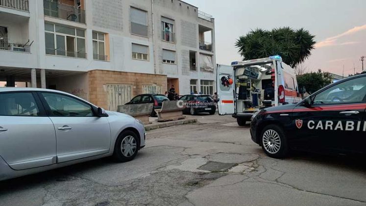 Uccide la moglie a coltellate e si scaglia anche contro la vicina: femminicidio nel basso Salento - Corriere Salentino