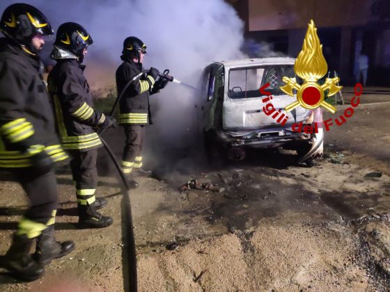 Notte "rovente" in due comuni della provincia: tre auto distrutte dal fuoco, una quarta danneggiata - Corriere Salentino