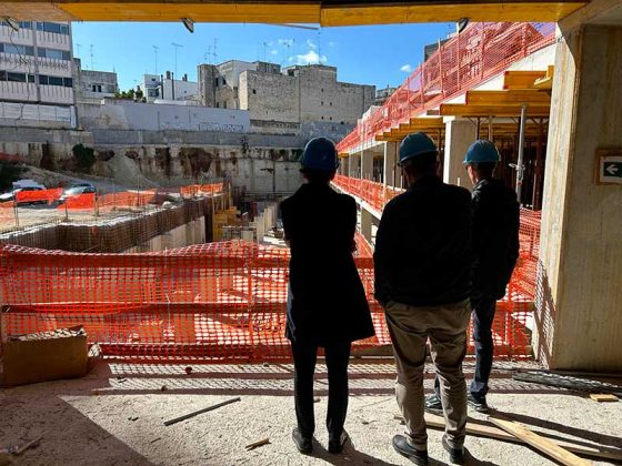 Il sindaco Salvemini in visita al cantiere dell'ex caserma Massa: “La nuova piazza Tito Schipa prende forma” - Corriere Salentino