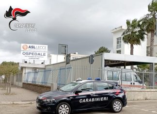 “Contrario” al ricovero della moglie, minaccia e aggredisce assistente sociale: finisce ai domiciliari