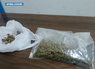 Lite nella villa comunale di Lecce, all’arrivo della polizia consegna la droga: arrestato 49enne