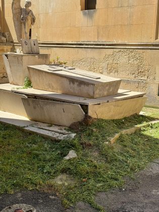 Poli Bortone: “Cimitero monumentale, quale giardino della memoria? È un deserto dell'oblio” - Corriere Salentino