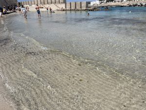 Weekend in riva al mare: migliaia di bagnanti nelle baie. Dal Gargano al Salento numeri oltre le previsioni - Corriere Salentino