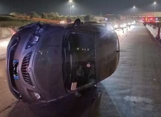Si ribalta con l’auto alle porte della città. Lunghe code e traffico bloccato sulla provinciale