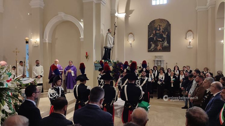 In centinaia per l'ultimo saluto a Francesco. Monsignor Angiuli: "la sua vita sia d'esempio" - Corriere Salentino