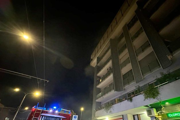 Paura in città: fuoco in un appartamento. Due intossicati in ospedale - Corriere Salentino