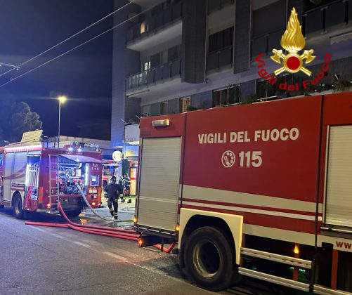Paura in città: fuoco in un appartamento. Due intossicati in ospedale - Corriere Salentino