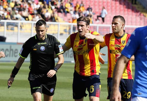 Sansone all’89’ fa esplodere il Via del Mare, il Lecce batte l’Empoli e si avvicina alla salvezza - Corriere Salentino