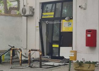 Castrignano del Capo, “dopo la rapina di 3 mesi fa, l’ufficio postale è ancora chiuso con gravi disagi per gli utenti”. Il sindaco: “Problemi strutturali”