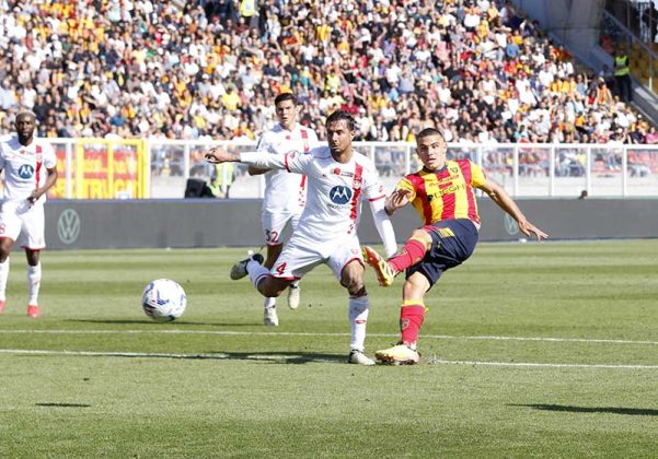 Krstovic illude ma il Monza la riacciuffa all’ultimo, 1-1. Punto prezioso per la salvezza ma lascia l’amaro in bocca - Corriere Salentino