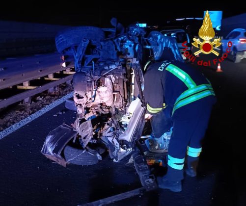 Schianto sulla tangenziale: un'auto si ribalta, l'altra termina contro il guardrail. Ferita una donna - Corriere Salentino