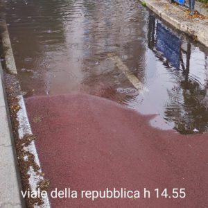 Le piste ciclabili di Lecce affondano nell’acqua con un po’ di pioggia: “Progettate male, realizzate peggio” - Corriere Salentino