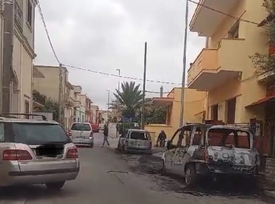 Ancora incendi notturni: tre auto in fiamme nel basso Salento. Colpiti i mezzi di due fratelli - Corriere Salentino