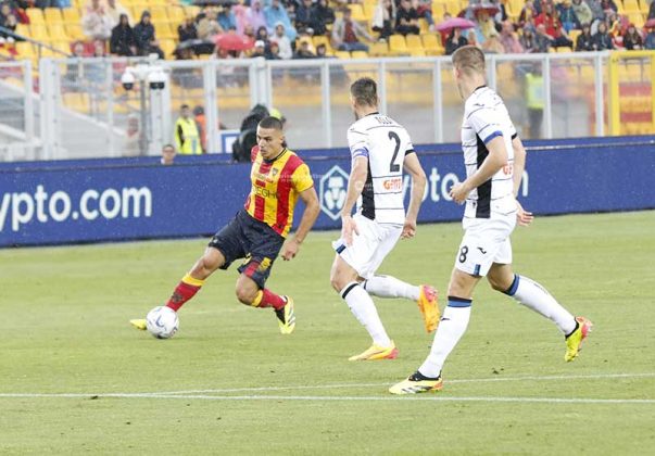 Il Lecce saluta il Via del Mare con una sconfitta: l’Atalanta vince 2 a 0, ma sugli spalti è comunque festa giallorossa - Corriere Salentino