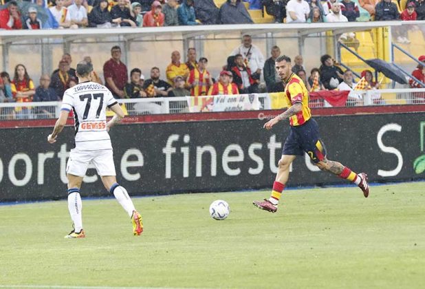 Il Lecce saluta il Via del Mare con una sconfitta: l’Atalanta vince 2 a 0, ma sugli spalti è comunque festa giallorossa - Corriere Salentino