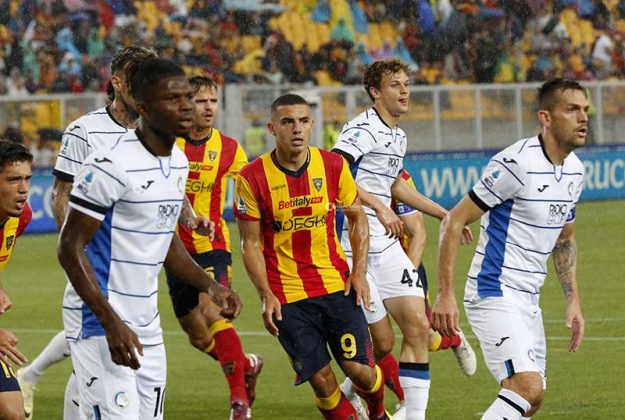 Il Lecce saluta il Via del Mare con una sconfitta: l’Atalanta vince 2 a 0, ma sugli spalti è comunque festa giallorossa - Corriere Salentino